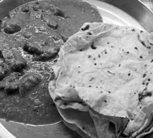 2 Phulka + Mushroom Masala