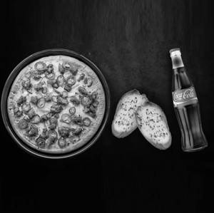 Tandoori Paneer Pizza (7inch) + Garlic Bread (2pcs) + Coke