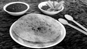 Special Tawa Bhature And Chole [2 pcs]