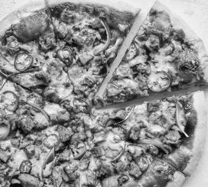 Chicken and Bbq Cruncy Blast Pizza
