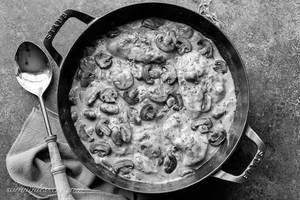 Slice Chicken With Mushroom Gravy