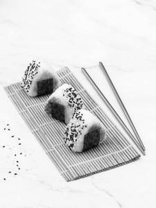 Salmon Poke Sticky Rice Cakes [3 Pieces]
