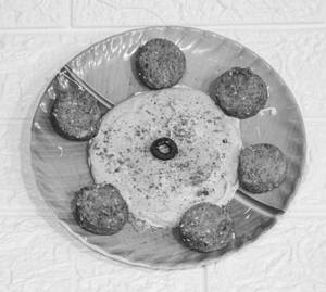 Spicy Hummus With Falafel