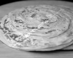 Butter Lachedar Paratha 