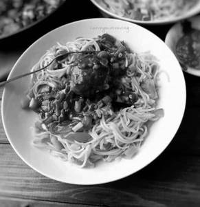Veg Manchurian Gravy + Veg Noodles