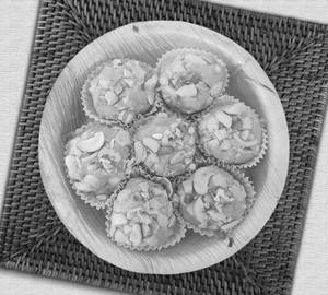 Posta Laddu