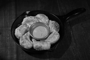 Vegetable Pan Fried Momos (8Pcs)