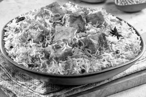 Kadhai Paneer Biryani With Raita