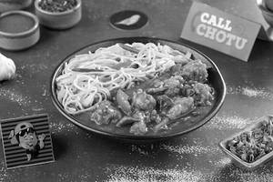 Hakka Noodles with Chilli Chicken