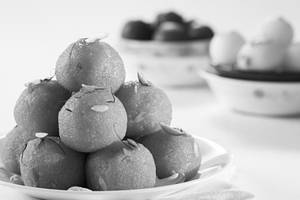 Kesar Motichoor Ladoo ( Desi Ghee )