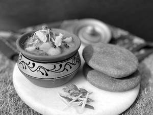 Kachori Sabzi