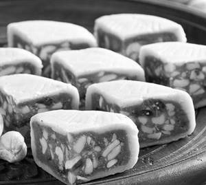 Kaju Diamond Cake