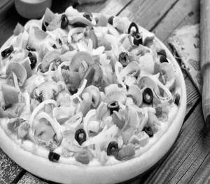 Cheese & Spicy Chicken Pizza