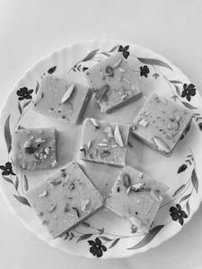 Kesar Barfi ( 500 Gram)