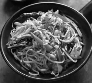 Veg Chilli Garlic Noodles