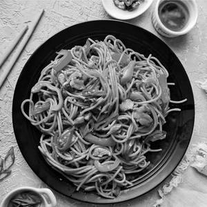 Chilli Garlic Noodles Chicken