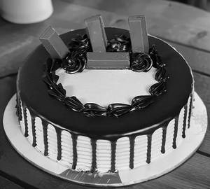 Flavoursome Kitkat Cake