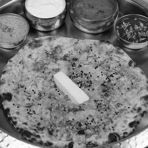 Gobhi Garlic Kulcha