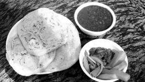 Tawa Kulcha And Chole  [3 Pieces]