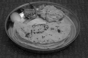 Pithla + 2 Bhakri + Techa