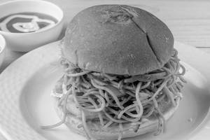 Noodles Burger