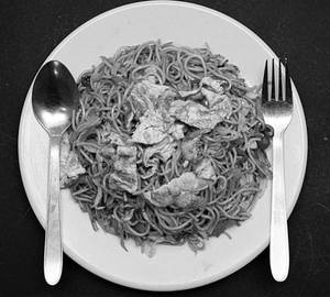 Egg Hakka Chowmein[750 ml container][Serves 2]