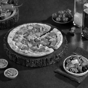 Grilled Vegetable Delight Pizza