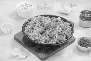 Navratan Biryani With Raita