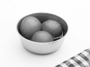 Gulab Jamun (3 Pcs)