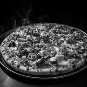 Sriracha Veggie Supreme Pizza