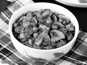 Mushroom Peas Curry