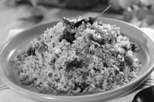 Veg Singapore Fried Rice [serves 1-2] [500 Grams]