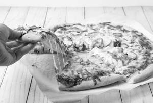 Cheese brust pizza