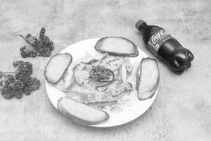 Non Veg White Sauce Pasta + Garlic Bread + Drinks [250 Ml]