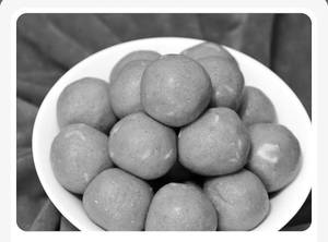 Desi Ghee Besan Dry Fruit Ladoo