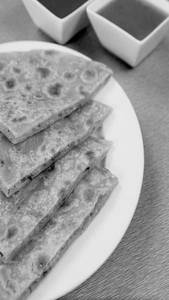 CHEESE GARLIC PARATHA {2}