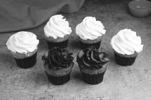 Buy 4 & Get 2 Free Assorted Cupcakes