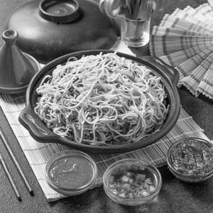 Veg Hakka Noodles (1000 Ml)