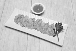 Chicken Steamed Momos 8 Pcs       