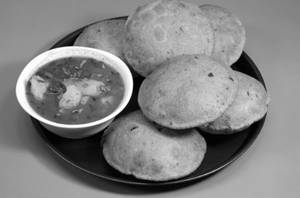 Besan Puri With Sabji (6 Pcs)