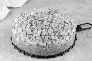 Almond Butterscotch Tea Cake (700g)
