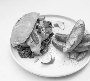 Roasted Red Pepper And Spinach Grilled Sandwich