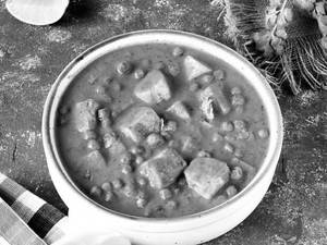 Matar Paneer Gravy With Dry Veg & Butter Tawa Roti