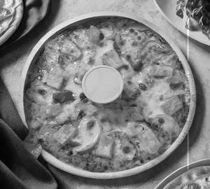 Paneer tikka pizza