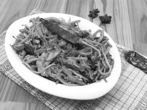 Hyderabadi Chicken Noodles