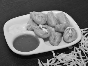 Veg Paneer Momos [10 Pieces]