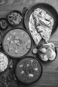 Paneer Naan Thali [ Shahi Paneer + Dal Makhni + Dahi+ P ]aneer Naan ]