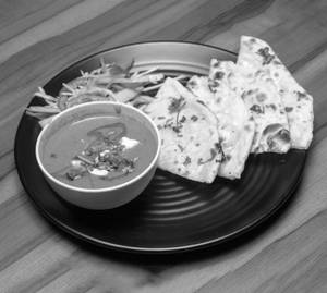 Cheese Naan with Gravy  