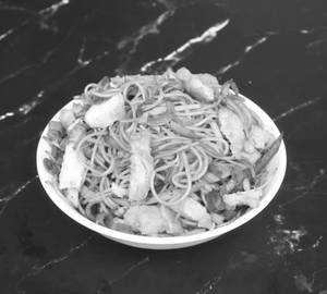 Chicken Hakka Noodles[Serves 2-3 / 1000 Ml ]