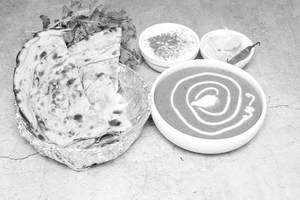 Dal Makhani 250 Ml + 1 Laccha Paratha + 1 Raita